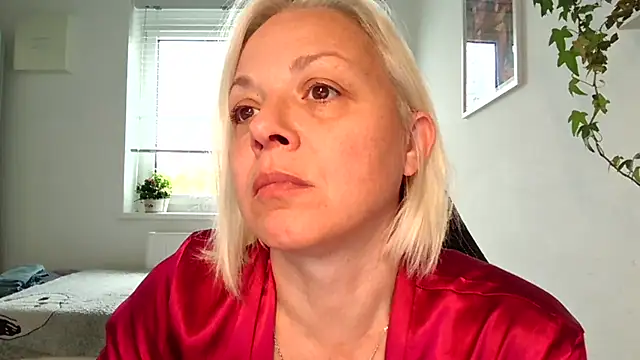 Snapshot of Linsy_Kim chatting on November 2, 9:02 am Linsy Kim online show from November 2, 9:02 am