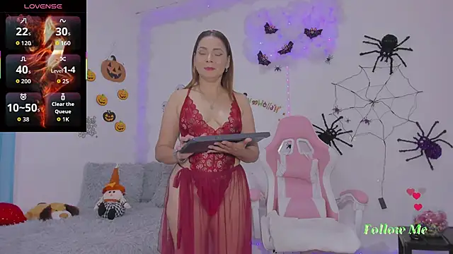 Snapshot of milfAaura chatting on November 1, 2:59 am milfAaura online show from November 1, 2:59 am