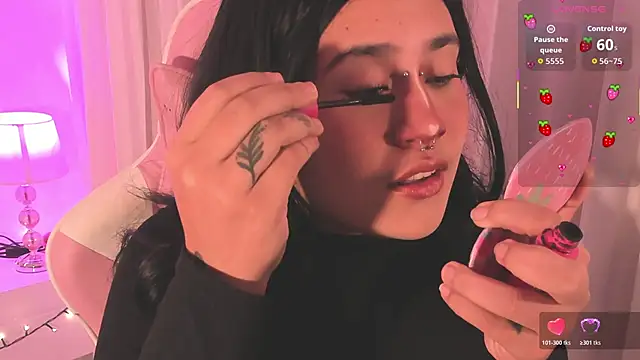 mia yeager online show from November 24, 4:14 am