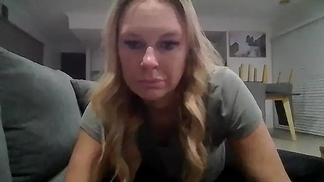 Snapshot of imyourgoodgirl69 chatting on September 20, 12:47 pm imyourgoodgirl69 online show from September 20, 12:47 pm