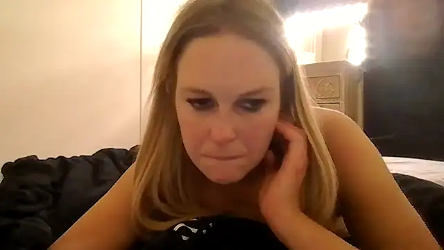 Snapshot of imyourgoodgirl69 chatting on October 2, 1:27 pm imyourgoodgirl69 online show from October 2, 1:27 pm