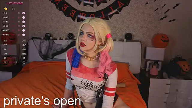 Snapshot of Brittney_Shaw chatting on October 31, 2:32 pm Brittney Shaw online show from October 31, 2:32 pm