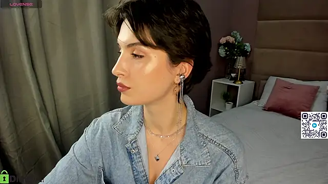 Adeline Perle online show from October 5, 2:16 am