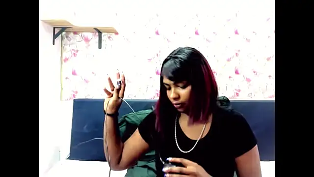 Snapshot of indianmystica694u chatting on September 30, 1:00 am indianmystica694u online show from September 30, 1:00 am