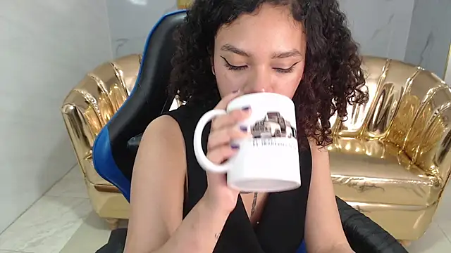 Snapshot of Canela_s1 chatting on October 15, 8:44 pm Canela s1 online show from October 15, 8:44 pm