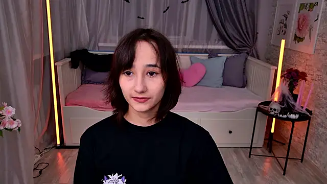 EmilySwonn online show from October 26, 4:02 pm