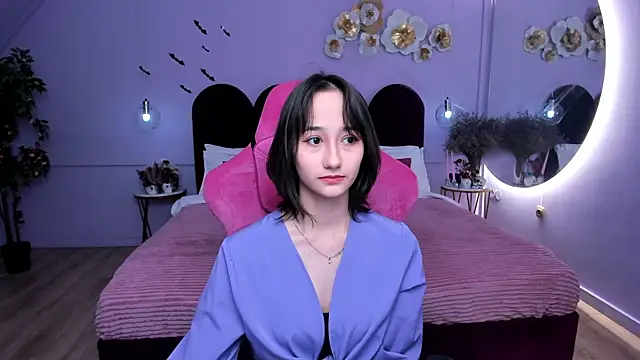 EmilySwonn online show from October 27, 4:13 pm