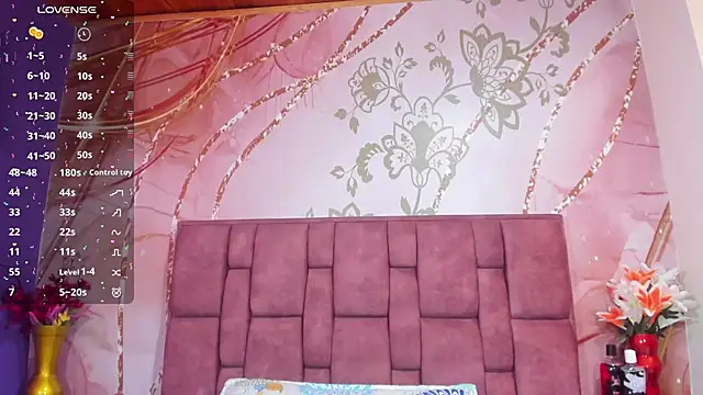 luna maisonn online show from December 15, 8:14 pm