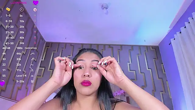 luna maisonn online show from February 8, 4:38 am