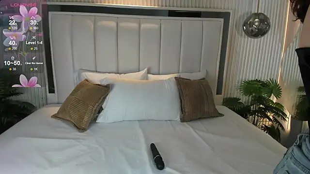 Snapshot of MariathLittle chatting on September 10, 5:35 pm MariathLittle online show from September 10, 5:35 pm