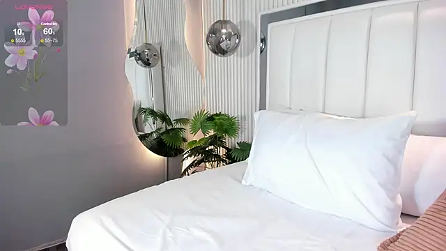 Snapshot of MariathLittle chatting on September 13, 6:16 pm MariathLittle online show from September 13, 6:16 pm