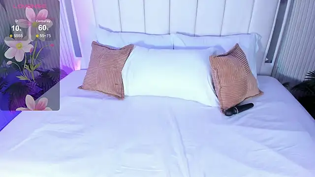 Snapshot of MariathLittle chatting on October 25, 5:42 pm MariathLittle online show from October 25, 5:42 pm