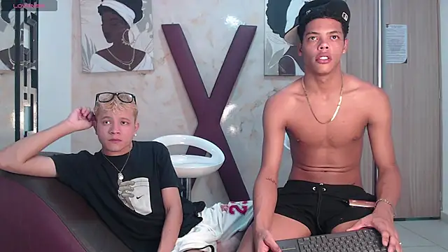 PRETTY FEM online show from July 25, 1:34 am
