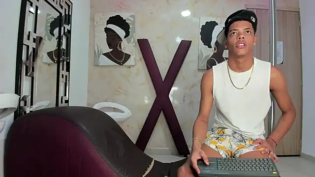 PRETTY FEM online show from June 28, 7:31 pm