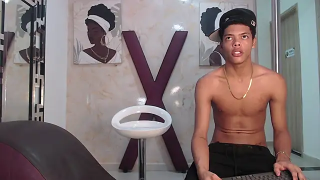 PRETTY FEM online show from August 1, 1:51 am