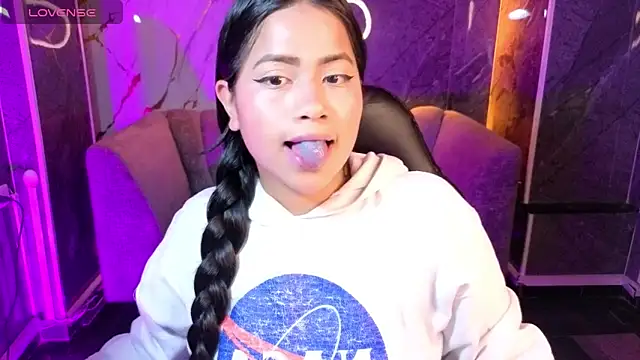 Snapshot of Victoria_b_ chatting on October 30, 9:05 pm Victoria b online show from October 30, 9:05 pm