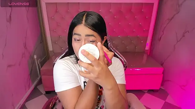 Snapshot of Victoria_b_ chatting on October 18, 8:32 pm Victoria b online show from October 18, 8:32 pm