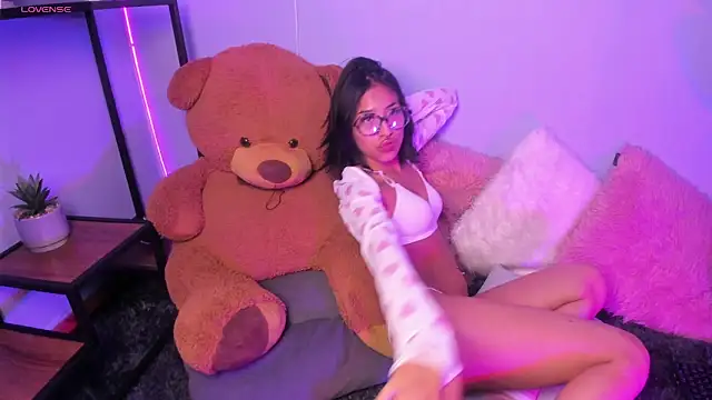 Snapshot of celeste_contreras chatting on October 17, 7:39 pm celeste contreras online show from October 17, 7:39 pm