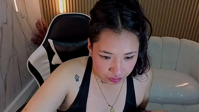 Hollypeyton Tp online show from November 4, 1:05 pm