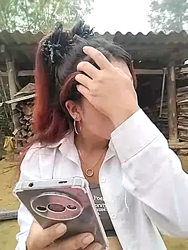 lylylove online show from March 18, 6:40 am