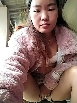 lylylove online show from October 24, 7:37 am