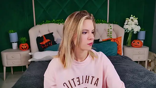 KiaraRolls online show from October 26, 9:10 pm