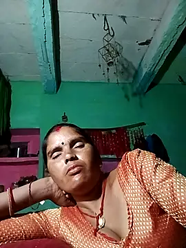 Snapshot of Sexy_queeny chatting on October 20, 3:04 pm Sexy queeny online show from October 20, 3:04 pm