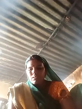 Snapshot of Sexy_queeny chatting on October 15, 2:25 am Sexy queeny online show from October 15, 2:25 am