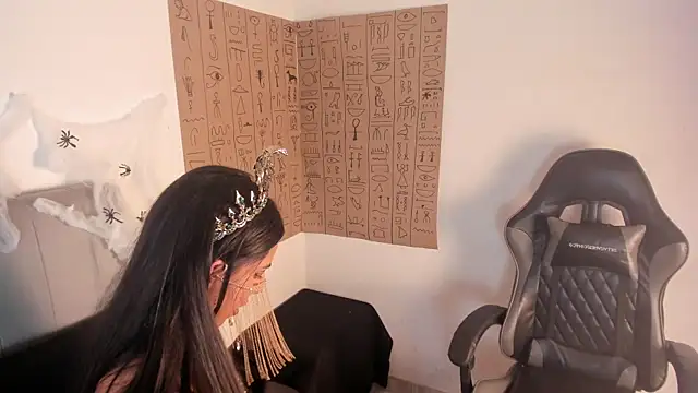 Snapshot of SoffiRousee chatting on October 26, 4:19 am SoffiRousee online show from October 26, 4:19 am