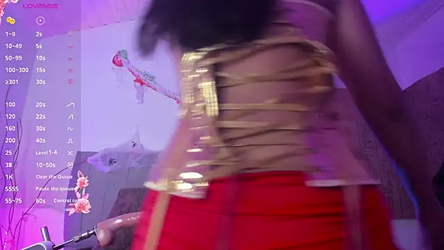 Snapshot of SoffiRousee chatting on October 28, 3:23 am SoffiRousee online show from October 28, 3:23 am