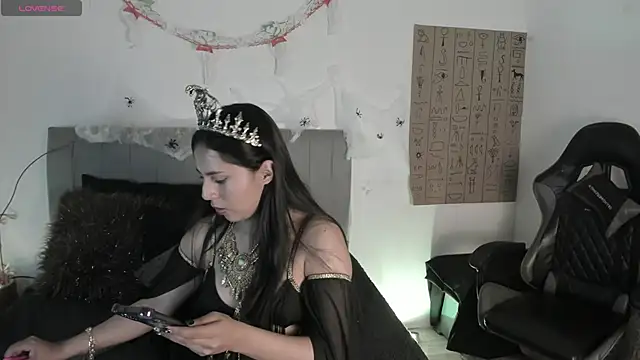 Snapshot of SoffiRousee chatting on October 31, 2:35 am SoffiRousee online show from October 31, 2:35 am