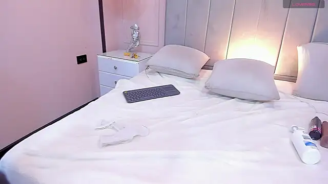 Snapshot of eva_boo_ chatting on October 7, 7:51 pm eva boo  online show from October 7, 7:51 pm