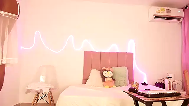 Valerin salazar online show from October 4, 8:13 pm