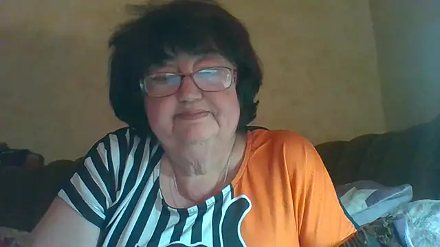 Snapshot of MilaSky5303 chatting on October 4, 8:42 am MilaSky5303 online show from October 4, 8:42 am