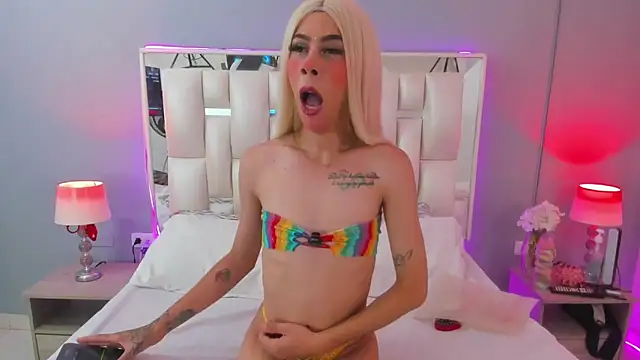 Snapshot of Darlyn_tenderhot__ chatting on October 10, 5:23 am Darlyn tenderhot online show from October 10, 5:23 am