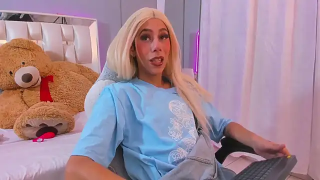 Snapshot of Darlyn_tenderhot__ chatting on October 24, 5:03 am Darlyn tenderhot online show from October 24, 5:03 am