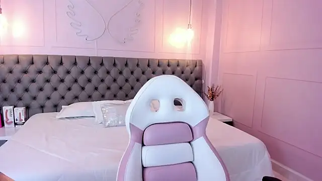 Briana 24 online show from October 25, 8:48 pm