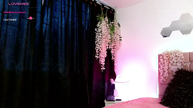 lizzie hills online show from September 12, 7:43 pm