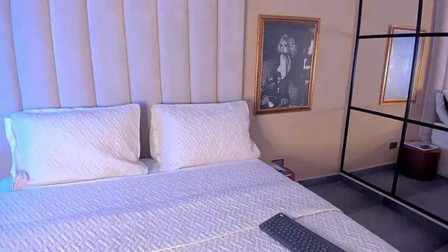 Snapshot of AnnyBentley chatting on September 23, 3:59 am AnnyBentley online show from September 23, 3:59 am