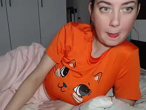 petite danielle online show from February 13, 12:18 pm