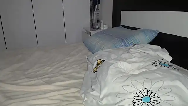 petite danielle online show from February 16, 8:36 am