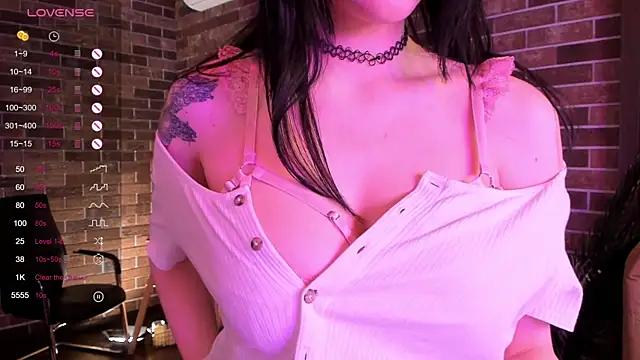 Juliorah online show from November 3, 3:49 pm