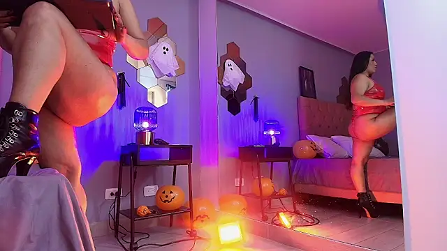 Snapshot of MistressScarlet_LS chatting on October 28, 1:39 pm MistressScarlet LS online show from October 28, 1:39 pm