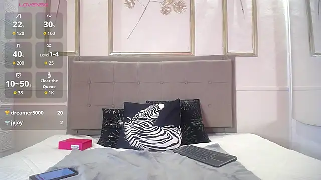 Snapshot of lia_harper_ chatting on September 27, 12:56 pm lia harper  online show from September 27, 12:56 pm