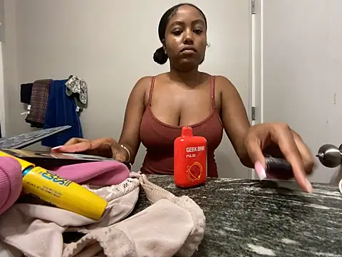 Snapshot of princesslivv chatting on September 22, 12:09 am princesslivv online show from September 22, 12:09 am