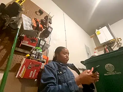 Snapshot of princesslivv chatting on October 21, 4:05 am princesslivv online show from October 21, 4:05 am