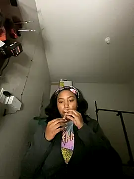 Snapshot of princesslivv chatting on October 27, 3:35 am princesslivv online show from October 27, 3:35 am