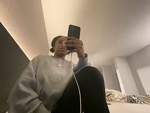 Snapshot of princesslivv chatting on September 30, 5:35 am princesslivv online show from September 30, 5:35 am