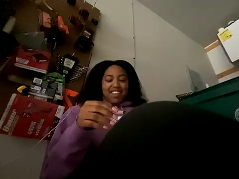 Snapshot of princesslivv chatting on October 25, 7:10 pm princesslivv online show from October 25, 7:10 pm