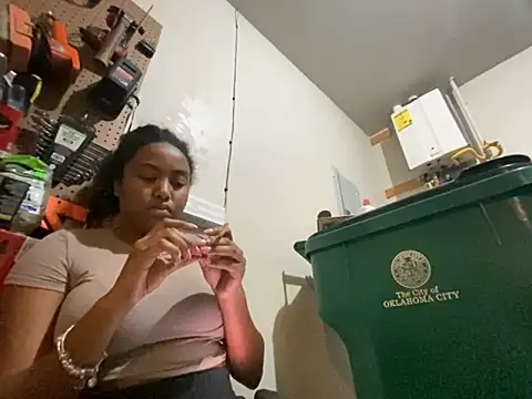 Snapshot of princesslivv chatting on October 22, 4:17 am princesslivv online show from October 22, 4:17 am